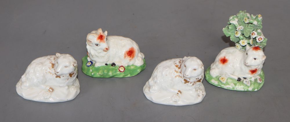 Four Derby figures of recumbent sheep, c.1810-30, L. 5.8 - 6.5cm